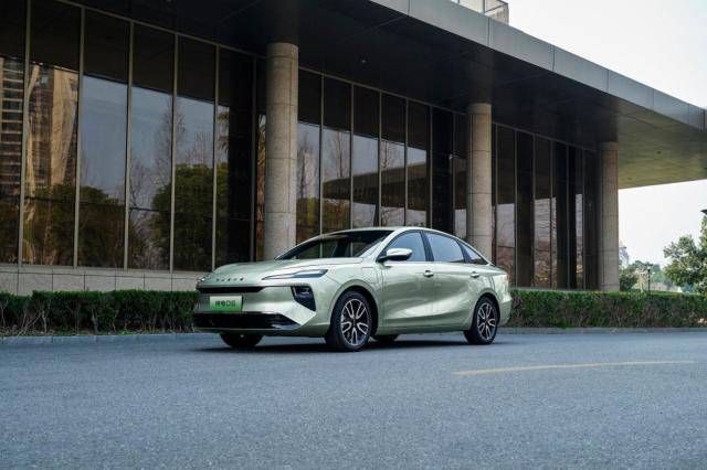 十萬級純電真續航之王 榮威純電D6升級OTA搭載華為HiCar