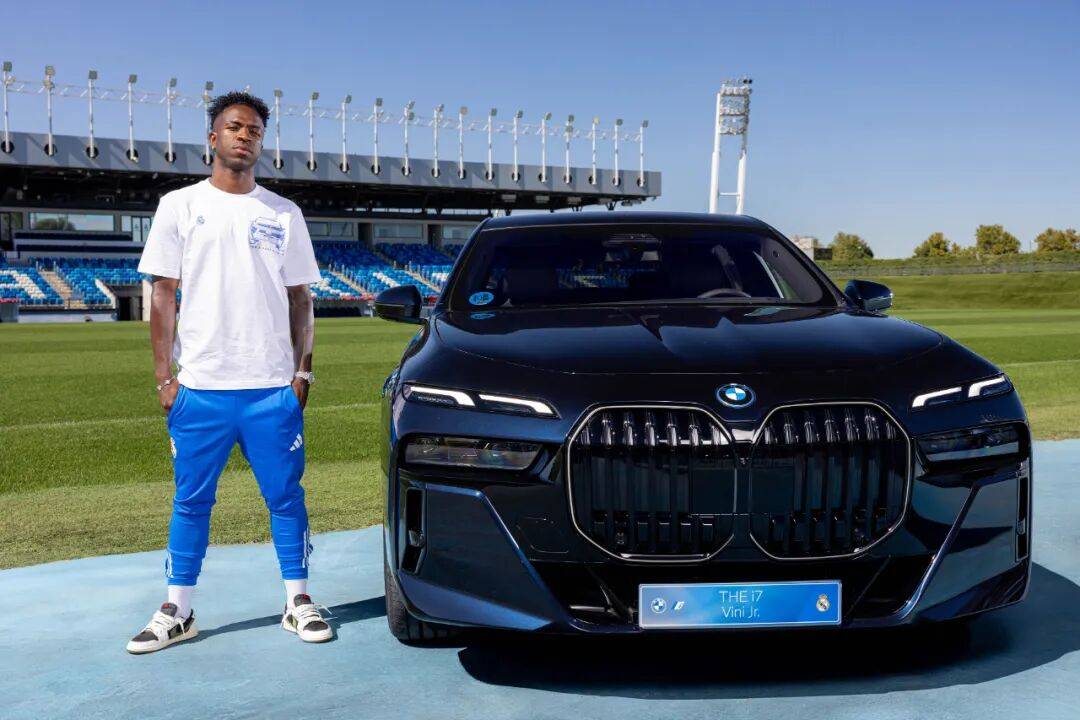 姆巴佩開(kāi)上了寶馬7系!皇馬一線隊(duì)全員換新寶馬!