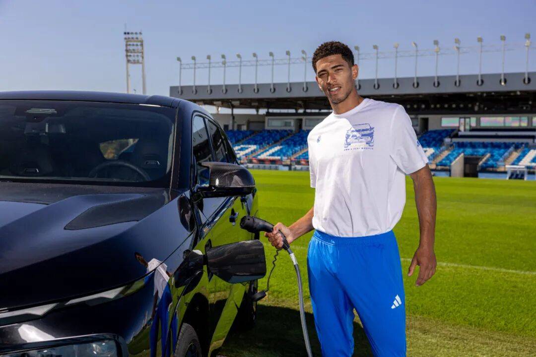 姆巴佩開(kāi)上了寶馬7系!皇馬一線隊(duì)全員換新寶馬!