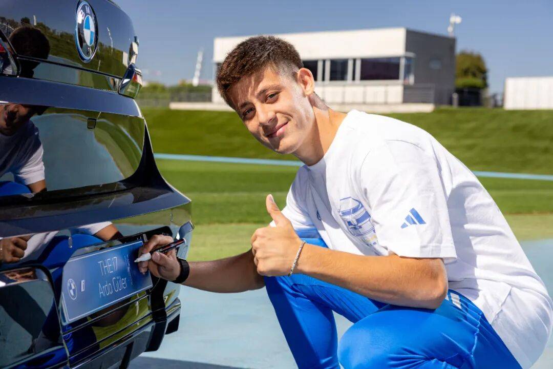 姆巴佩開(kāi)上了寶馬7系!皇馬一線隊(duì)全員換新寶馬!