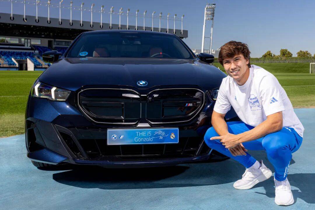 姆巴佩開(kāi)上了寶馬7系!皇馬一線隊(duì)全員換新寶馬!