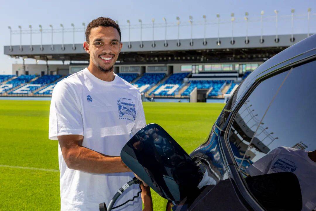 姆巴佩開(kāi)上了寶馬7系!皇馬一線隊(duì)全員換新寶馬!