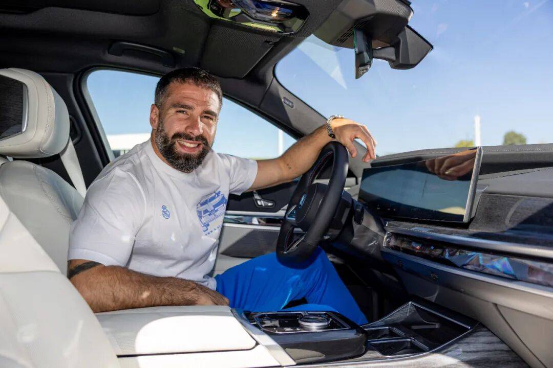 姆巴佩開(kāi)上了寶馬7系!皇馬一線隊(duì)全員換新寶馬!