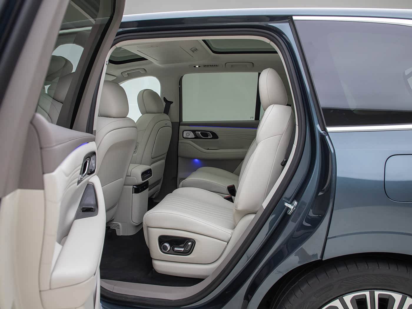 吉利放大招了!銀河M9僅18.38萬元起售,配置還很過硬