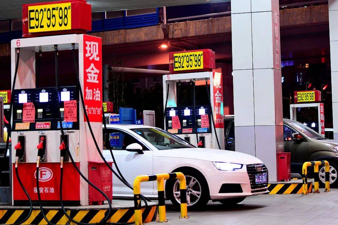 燃油車“殺回來了”?網友:這波反轉太意外