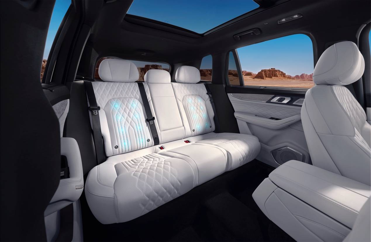2026款領(lǐng)克09四驅(qū)探索版:標配全時四驅(qū) 二排通風按摩座椅