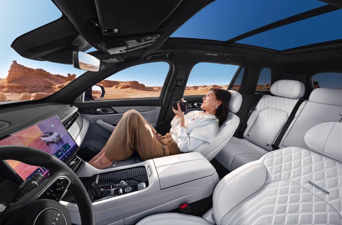 2026款領(lǐng)克09四驅(qū)探索版:標配全時四驅(qū) 二排通風按摩座椅