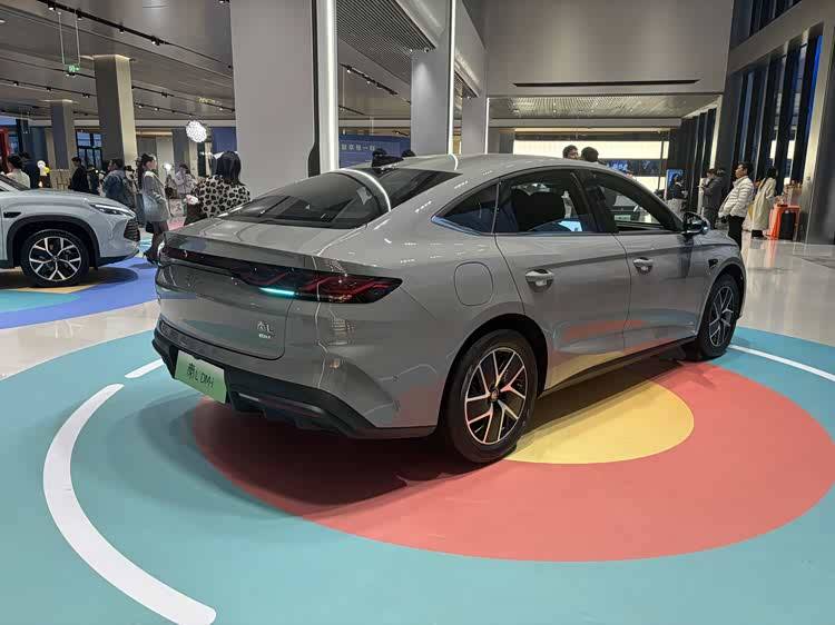 2026款比亞迪秦L DM-i正式上市 置換權(quán)益后限時(shí)售價(jià)9.28萬起