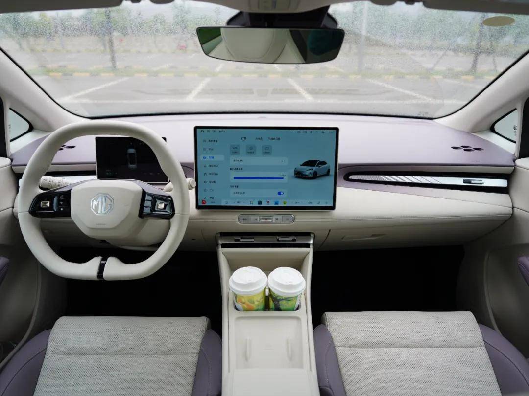 9萬塊530km續航!還帶高速領航和座椅通風?這臺全球車憑啥能賣爆?