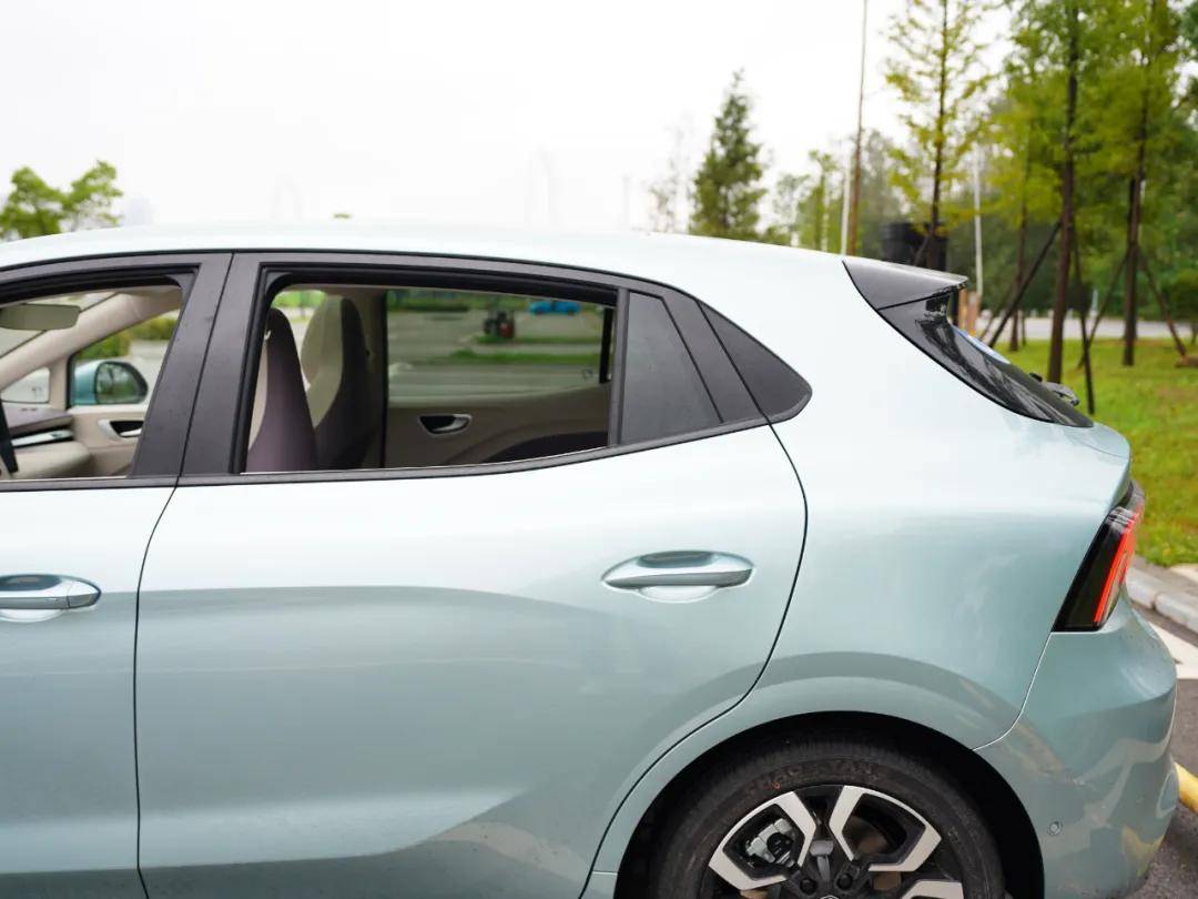 9萬塊530km續航!還帶高速領航和座椅通風?這臺全球車憑啥能賣爆?