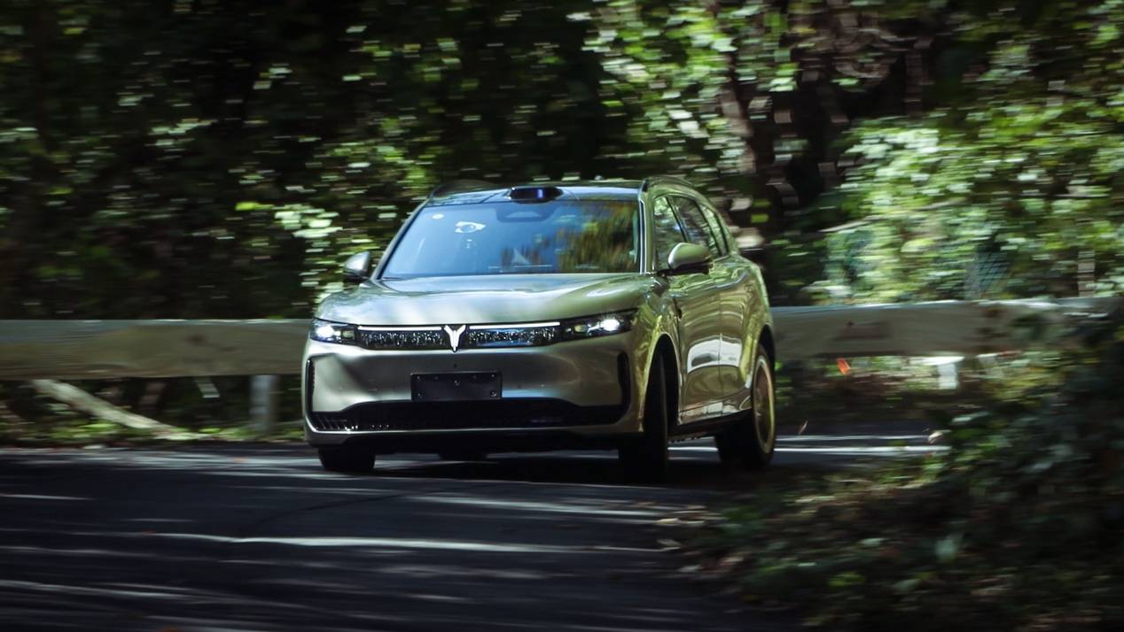 中國新能源高光時刻!嵐圖FREE+打破“秋名山”最快量產SUV紀錄