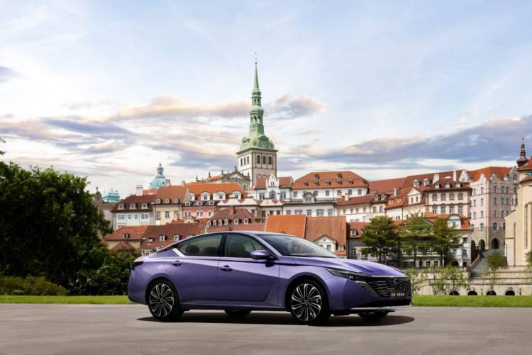 燃油智能第一車!天籟?鴻蒙座艙全球首發(fā),華為技術(shù)加持