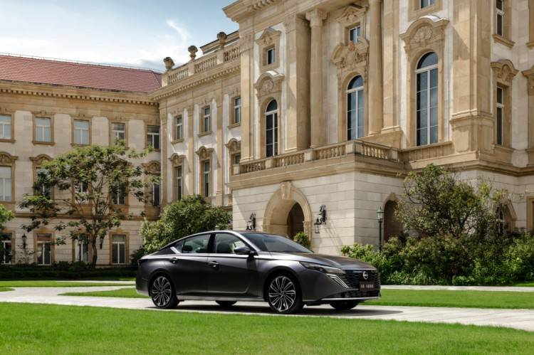 燃油智能第一車!天籟?鴻蒙座艙全球首發(fā),華為技術(shù)加持