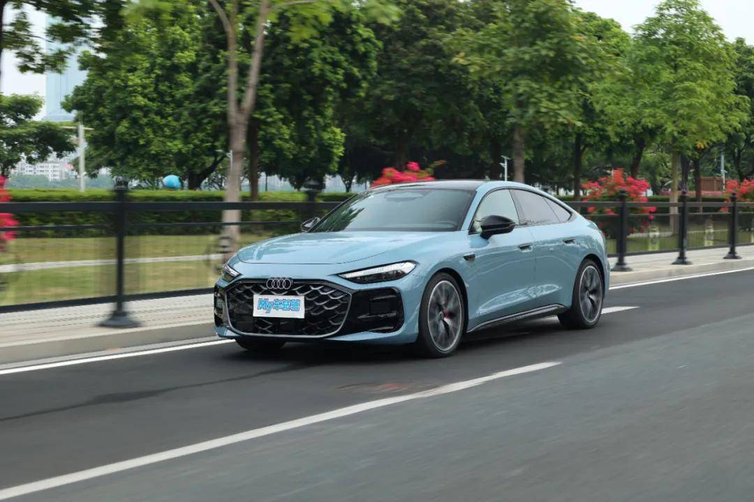 首搭華為乾崑,車機、智駕全面進階,上汽奧迪A5L Sportback真的太香了