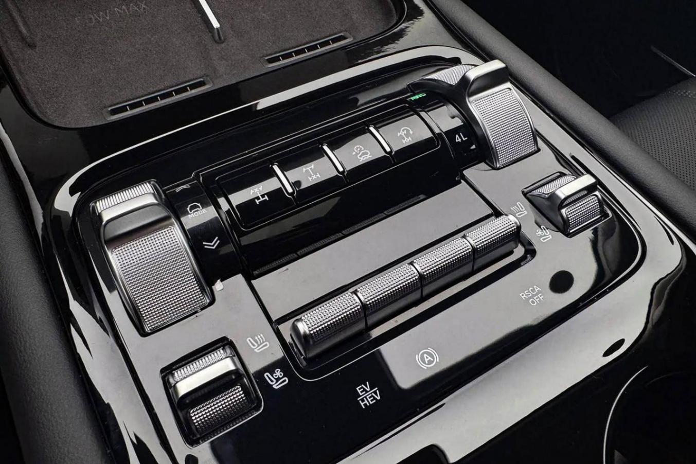 機甲底色/新增高階駕輔 全新坦克400售價24.98萬起