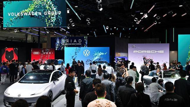 進博會汽車館亮點:12 家外資車企參展,9 家八年 “全勤