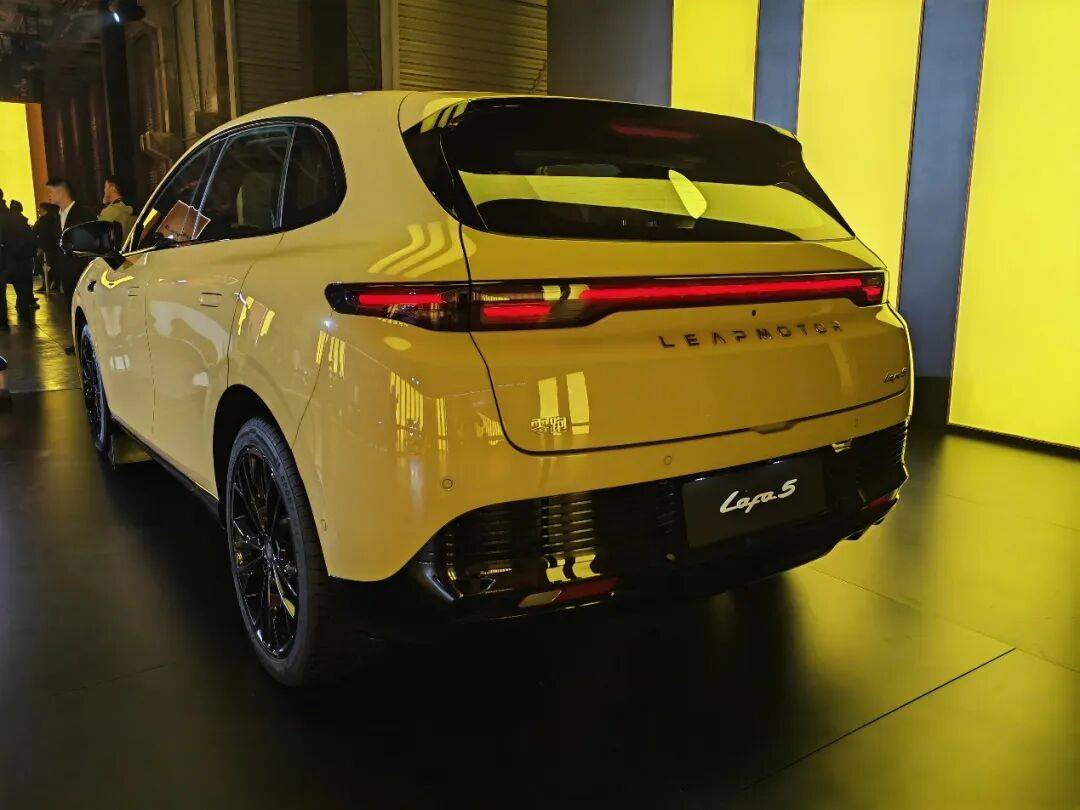 10萬級轎跑新選擇!零跑Lafa5做當下的電動高爾夫