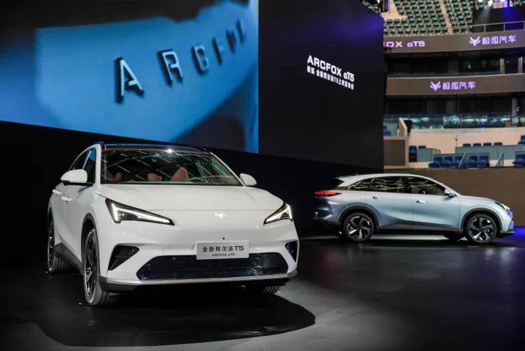 北汽新能源90天三級(jí)跳背后,藏著國(guó)企“慢穩(wěn)快”的新造車邏輯