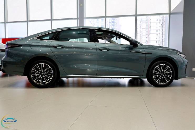 插混帶“T” 舒適有加 風(fēng)云A8L與秦L誰更適合家用?