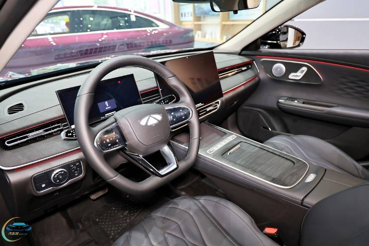 插混帶“T” 舒適有加 風(fēng)云A8L與秦L誰更適合家用?