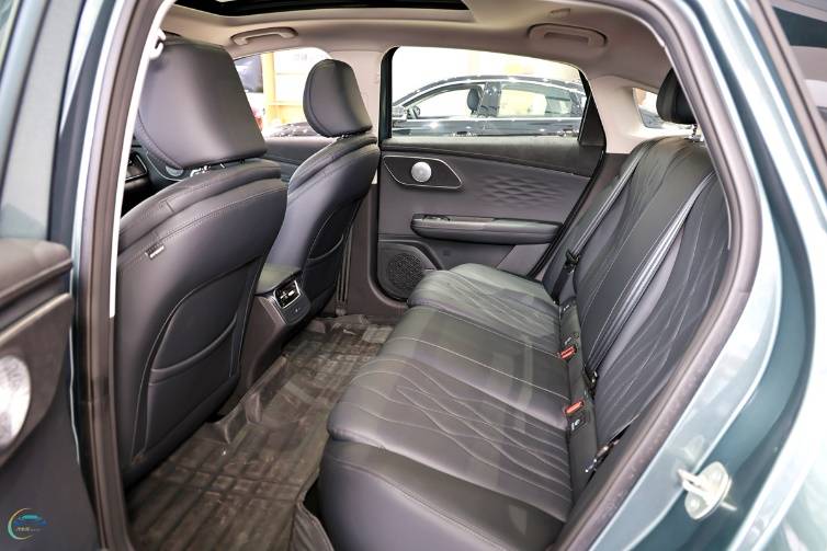 插混帶“T” 舒適有加 風(fēng)云A8L與秦L誰更適合家用?