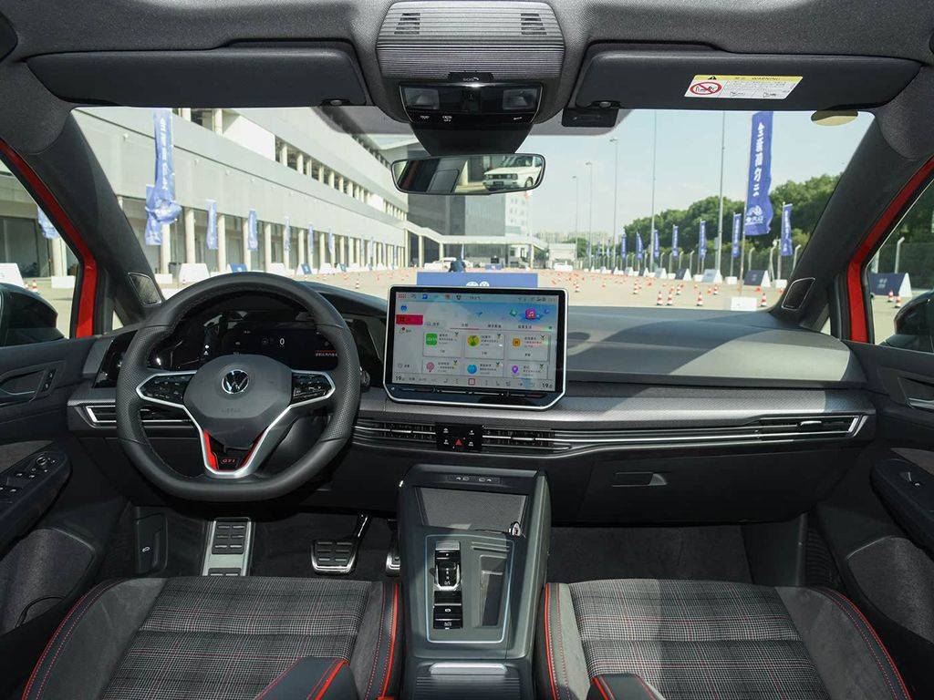 別嘴硬,20萬(wàn)唯一原廠自帶回火放炮聲的車,真就只有高爾夫GTI