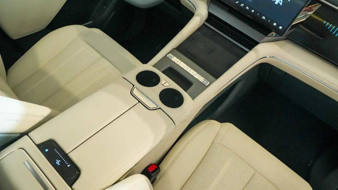 軸距超3米大七座,續航破千,配三排魔術座椅,家用必看!