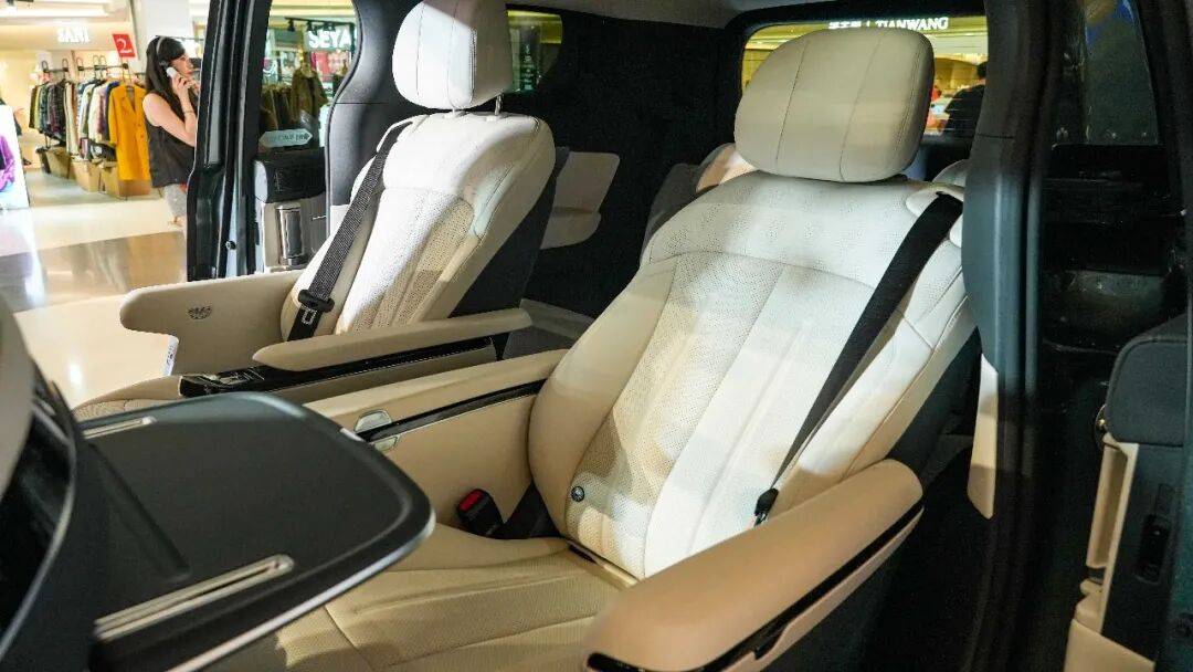 軸距超3米大七座,續航破千,配三排魔術座椅,家用必看!