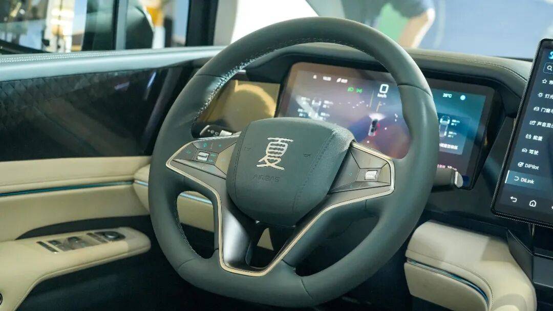 軸距超3米大七座,續航破千,配三排魔術座椅,家用必看!