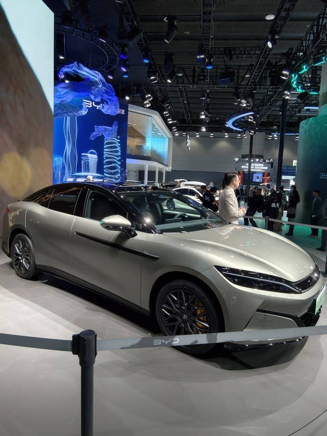 比亞迪漢L有新車色啦,成熟之下多了一份個性主張