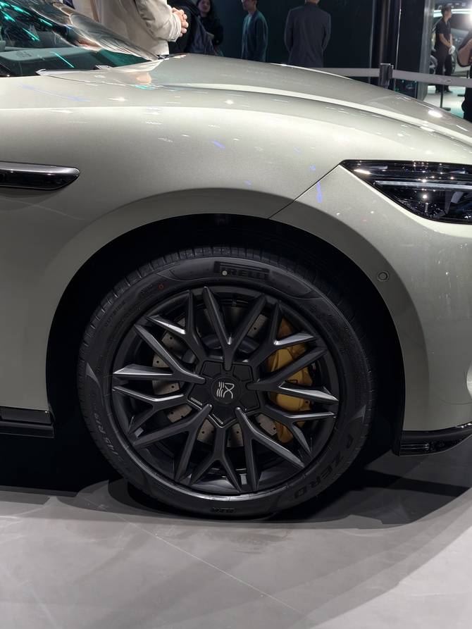 比亞迪漢L有新車色啦,成熟之下多了一份個性主張