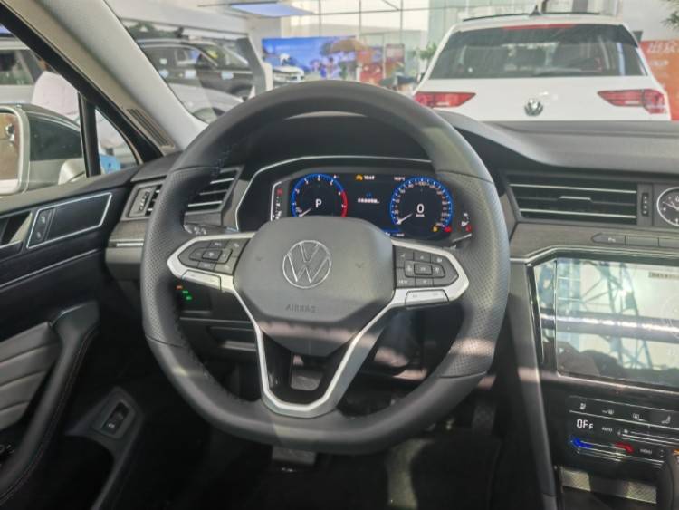 賦予了傳統轎車全新生命力 實拍邁騰3000萬輛甄選款