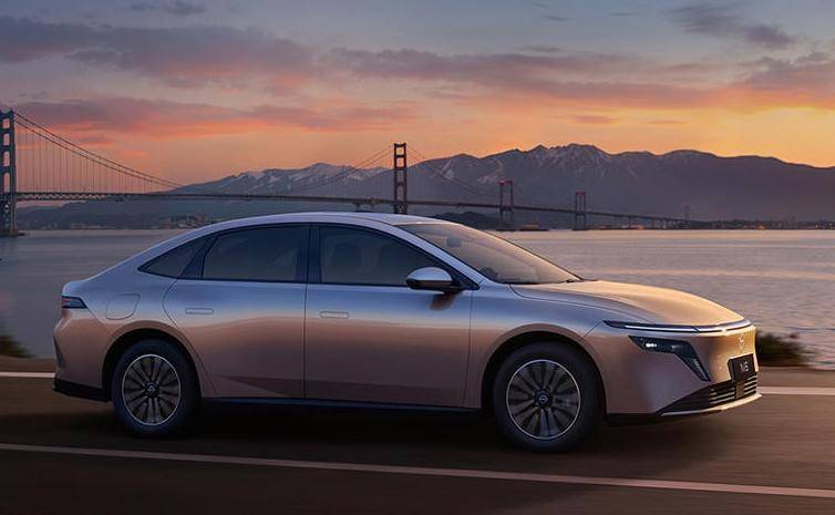 合資插混家轎只賣9萬多?日產N6主打顏值、舒適,競爭秦L DM-i!