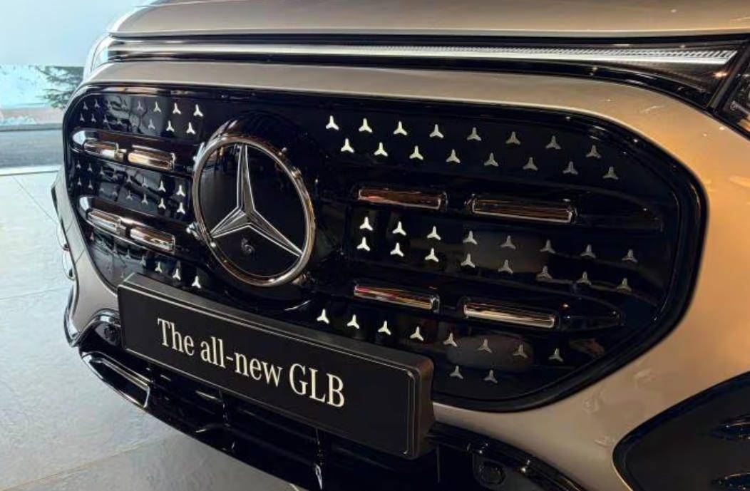 新一代奔馳GLB,結(jié)構(gòu)大改,三連桿前懸掛,鍛造鋁合金制成