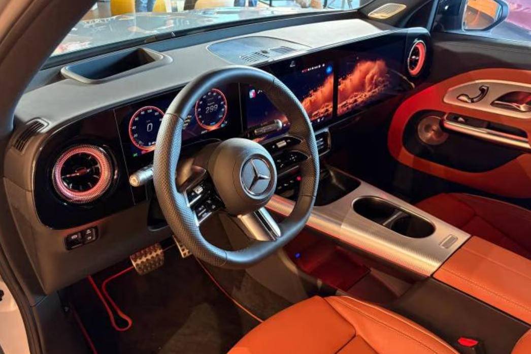 新一代奔馳GLB,結(jié)構(gòu)大改,三連桿前懸掛,鍛造鋁合金制成