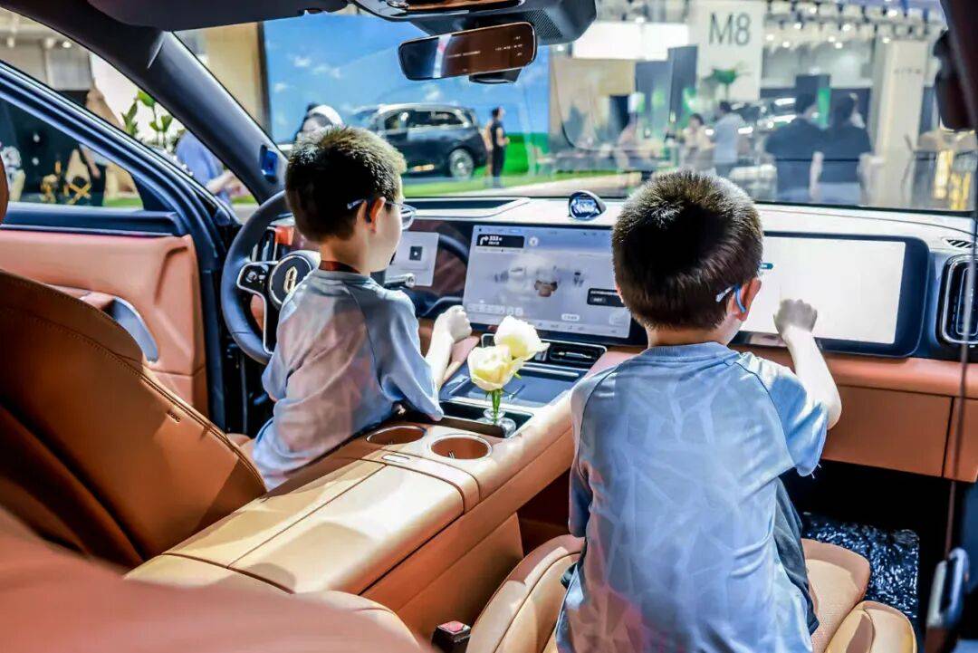重新定義40萬級SUV的標準:問界M8與“理性豪華”的勝利