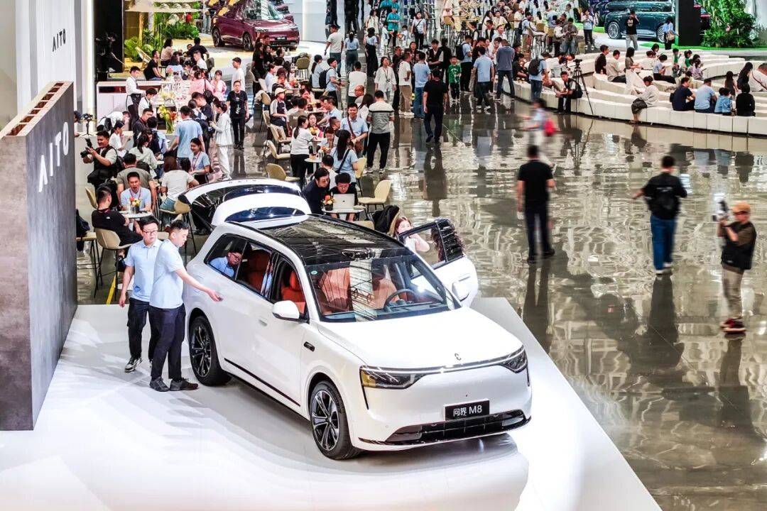 重新定義40萬級SUV的標準:問界M8與“理性豪華”的勝利
