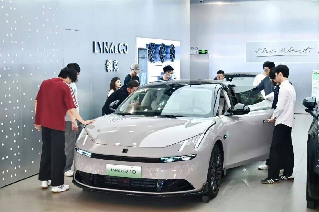 領克10 EM-P熱銷,重構混動市場價值競爭新范式